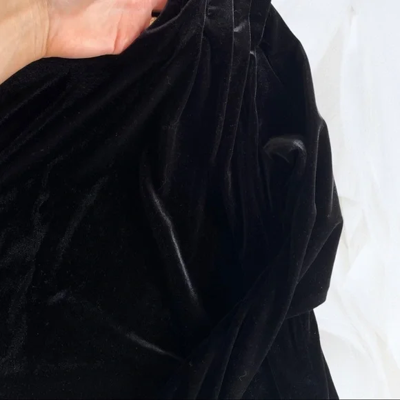 90’s black velvet top, ruched shoulder detail, long sleeves - Picture 8 of 13